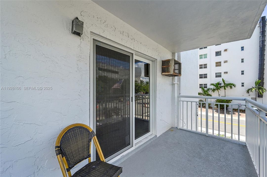 出租: $3,700 (2 贝兹, 1 浴室, 756 平方英尺)