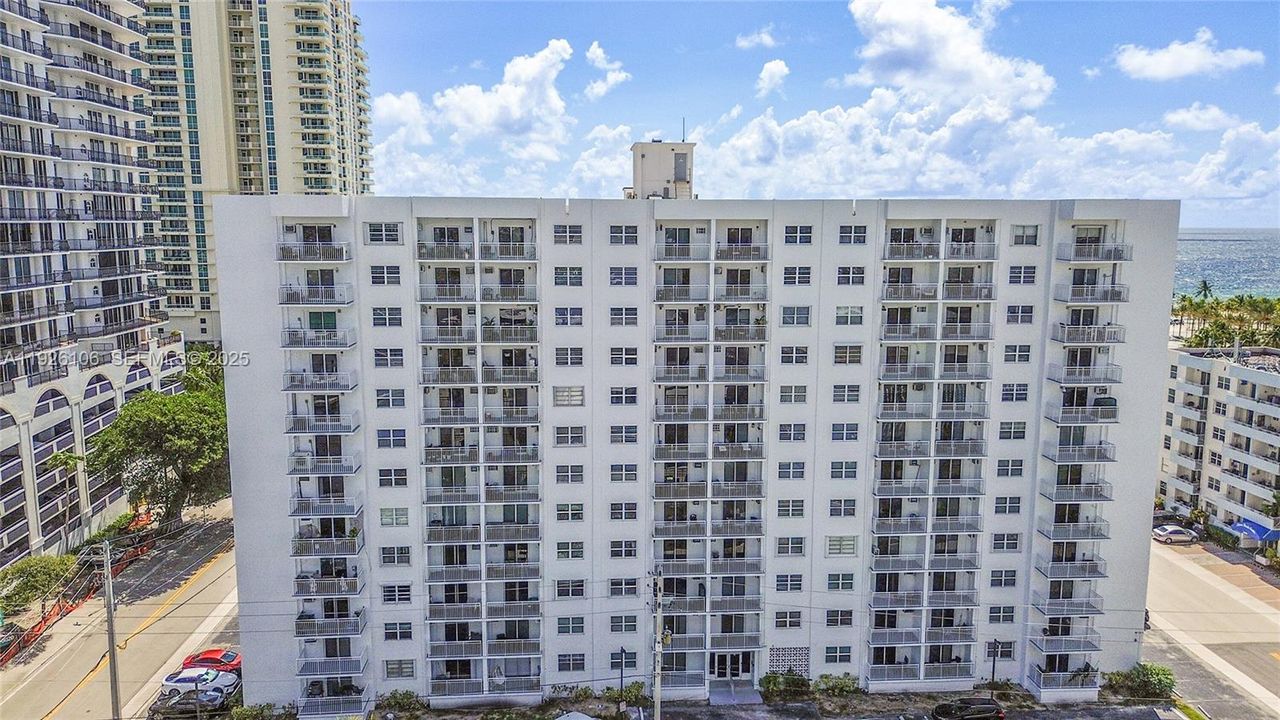 出租: $3,700 (2 贝兹, 1 浴室, 756 平方英尺)