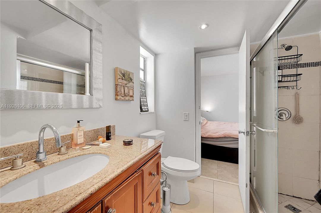 出租: $3,700 (2 贝兹, 1 浴室, 756 平方英尺)