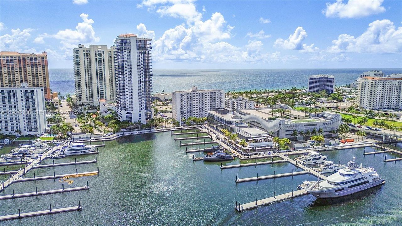 出租: $3,700 (2 贝兹, 1 浴室, 756 平方英尺)