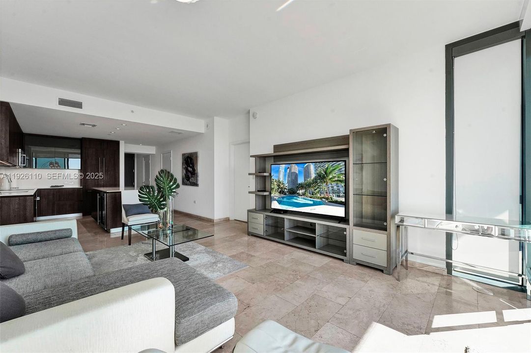 For Rent: $4,550 (1 beds, 1 baths, 886 Square Feet)