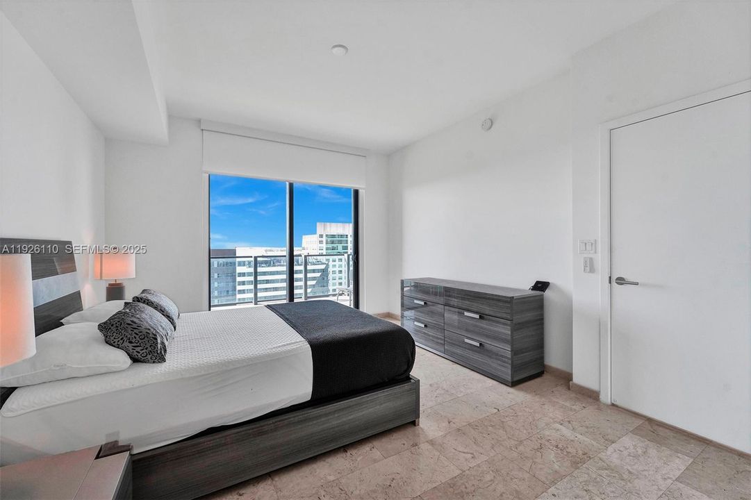 For Rent: $4,550 (1 beds, 1 baths, 886 Square Feet)