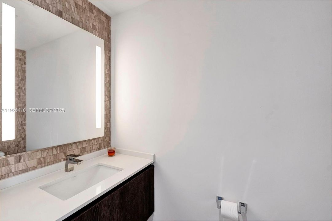 For Rent: $4,550 (1 beds, 1 baths, 886 Square Feet)