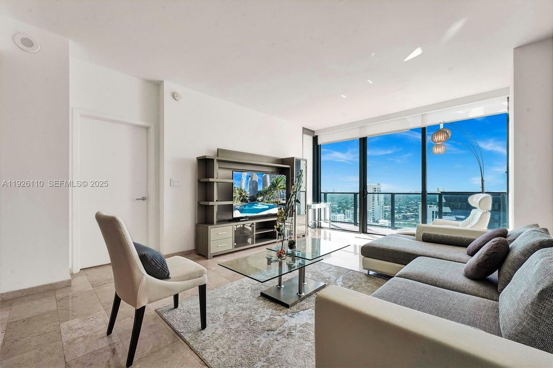 For Rent: $4,550 (1 beds, 1 baths, 886 Square Feet)