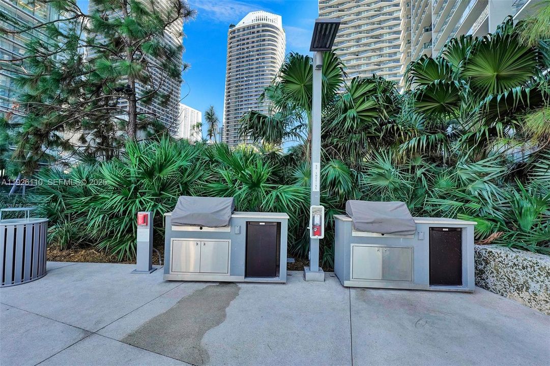 For Rent: $4,550 (1 beds, 1 baths, 886 Square Feet)