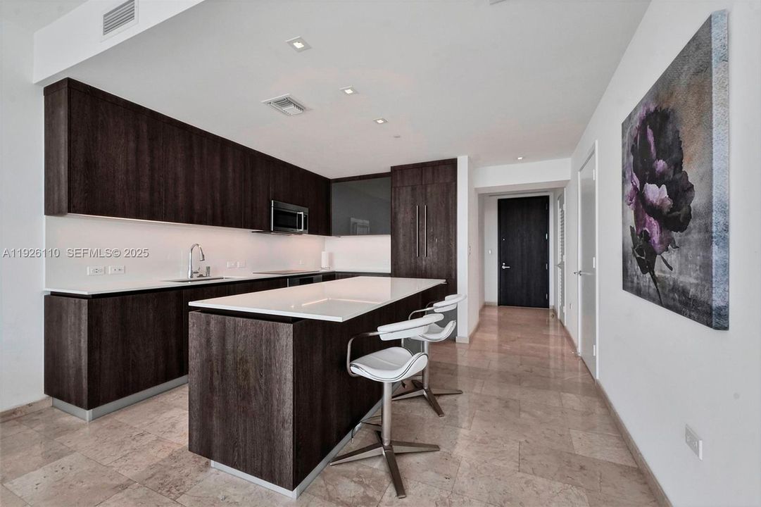 For Rent: $4,550 (1 beds, 1 baths, 886 Square Feet)