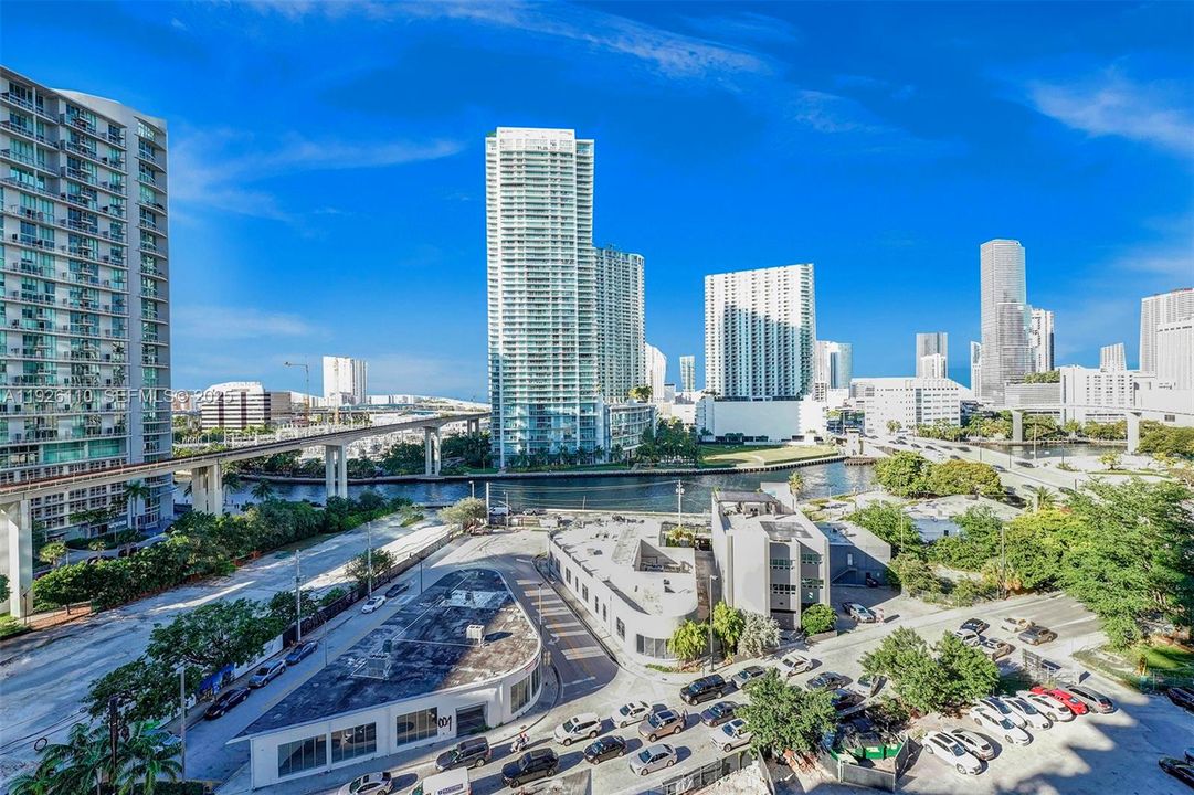 For Rent: $4,550 (1 beds, 1 baths, 886 Square Feet)