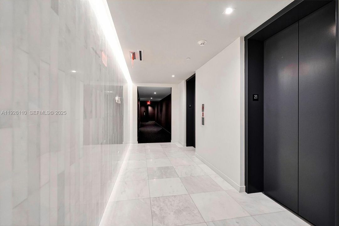 For Rent: $4,550 (1 beds, 1 baths, 886 Square Feet)