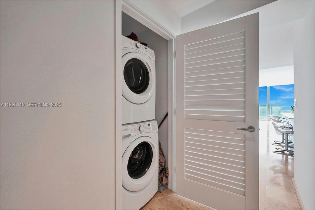 For Rent: $4,550 (1 beds, 1 baths, 886 Square Feet)