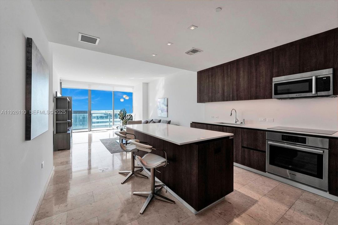 For Rent: $4,550 (1 beds, 1 baths, 886 Square Feet)