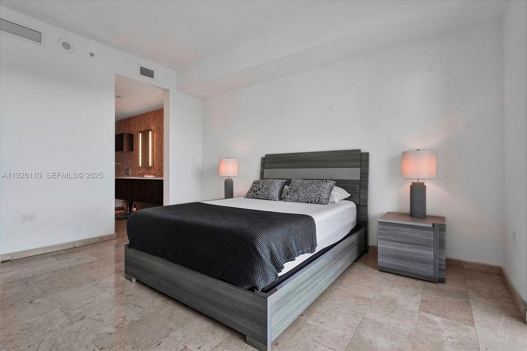 For Rent: $4,550 (1 beds, 1 baths, 886 Square Feet)