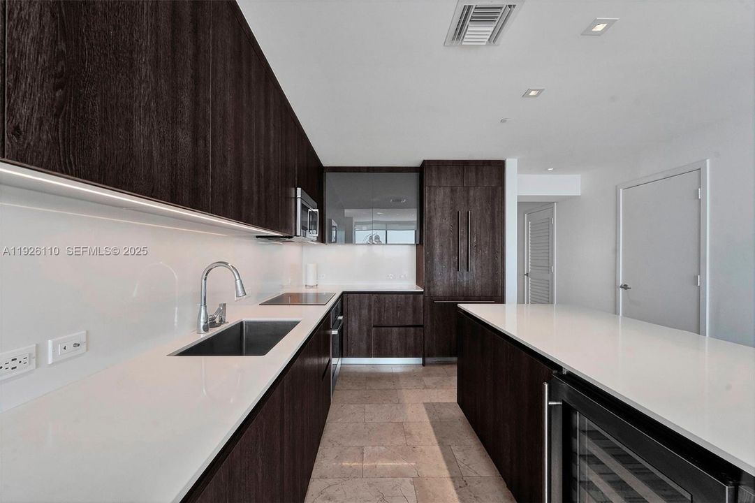 For Rent: $4,550 (1 beds, 1 baths, 886 Square Feet)