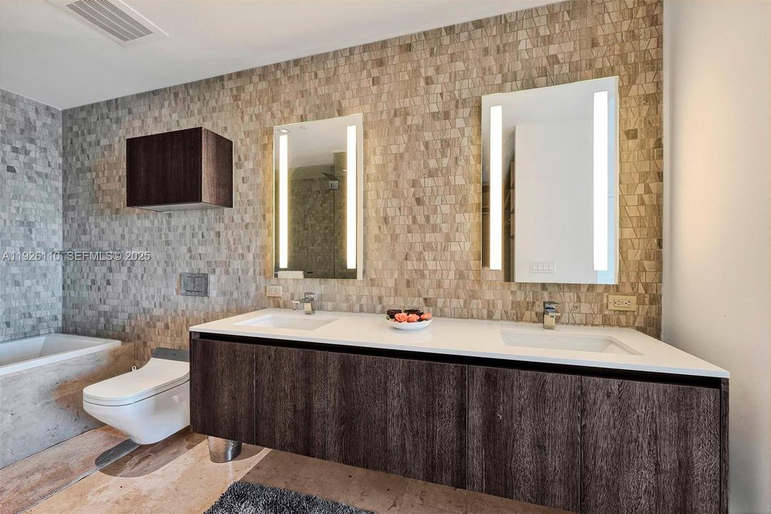 For Rent: $4,550 (1 beds, 1 baths, 886 Square Feet)