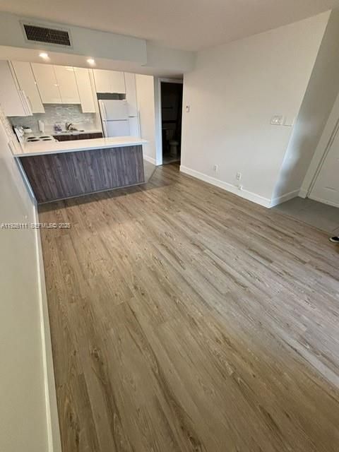 For Rent: $1,800 (1 beds, 1 baths, 693 Square Feet)