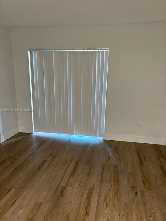 For Rent: $1,800 (1 beds, 1 baths, 693 Square Feet)