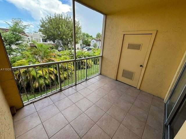 For Rent: $1,800 (1 beds, 1 baths, 693 Square Feet)