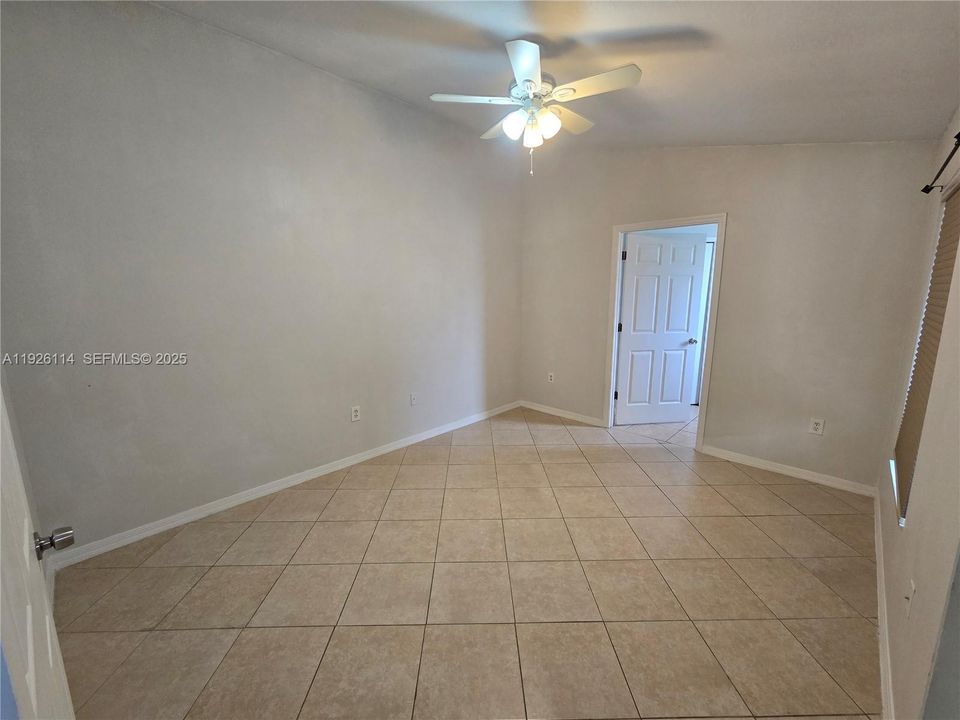 出租: $2,000 (4 贝兹, 2 浴室, 1297 平方英尺)