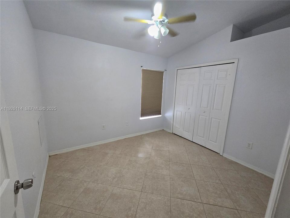 出租: $2,000 (4 贝兹, 2 浴室, 1297 平方英尺)