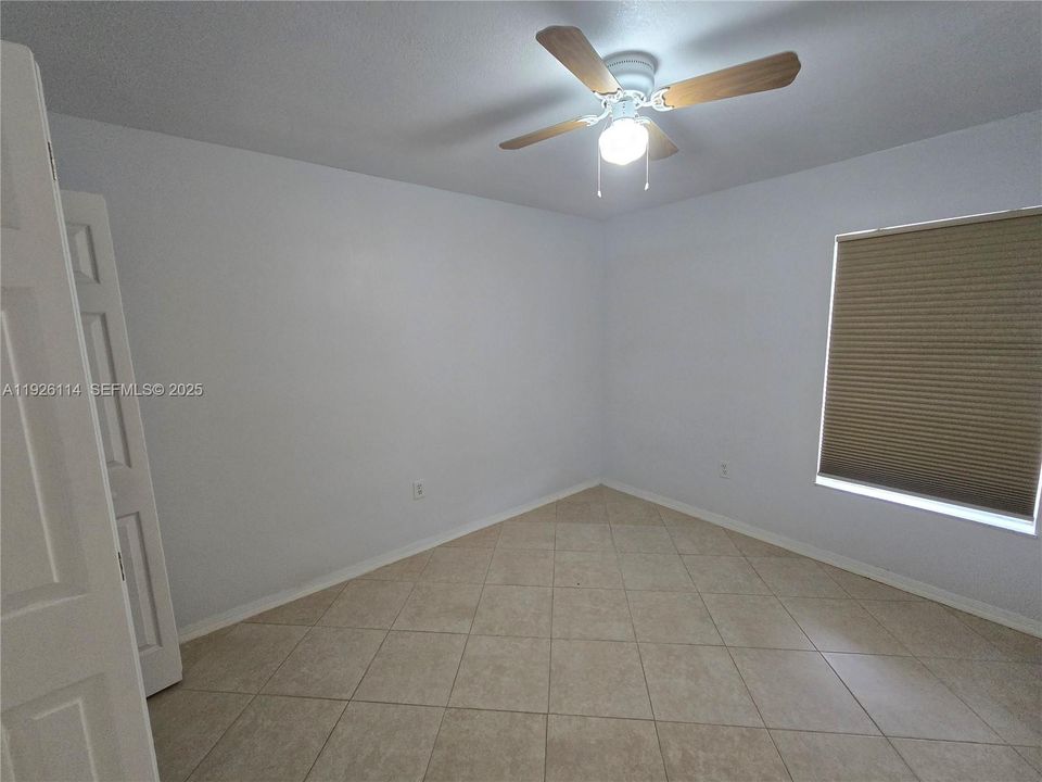 出租: $2,000 (4 贝兹, 2 浴室, 1297 平方英尺)