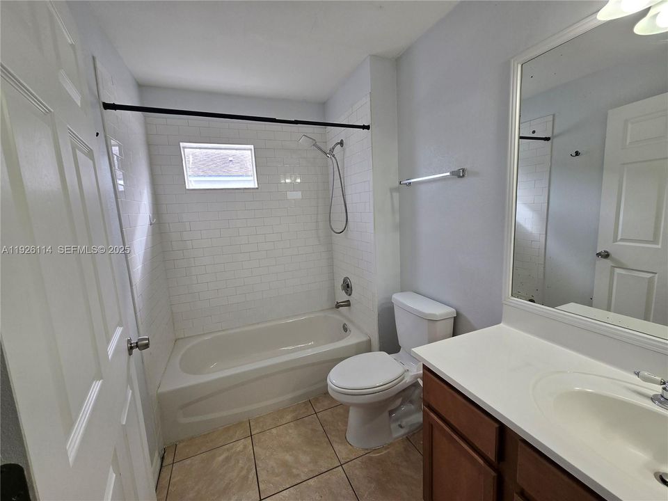 出租: $2,000 (4 贝兹, 2 浴室, 1297 平方英尺)