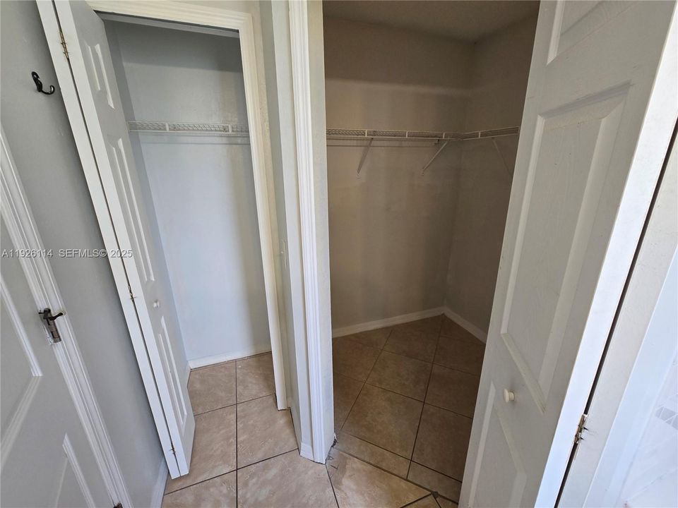 出租: $2,000 (4 贝兹, 2 浴室, 1297 平方英尺)