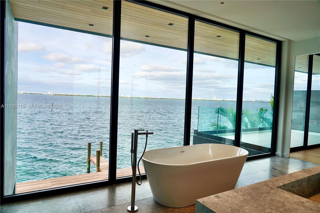 На продажу: $18,990,000 (6 спален, 6 ванн, 6452 Квадратных фут)