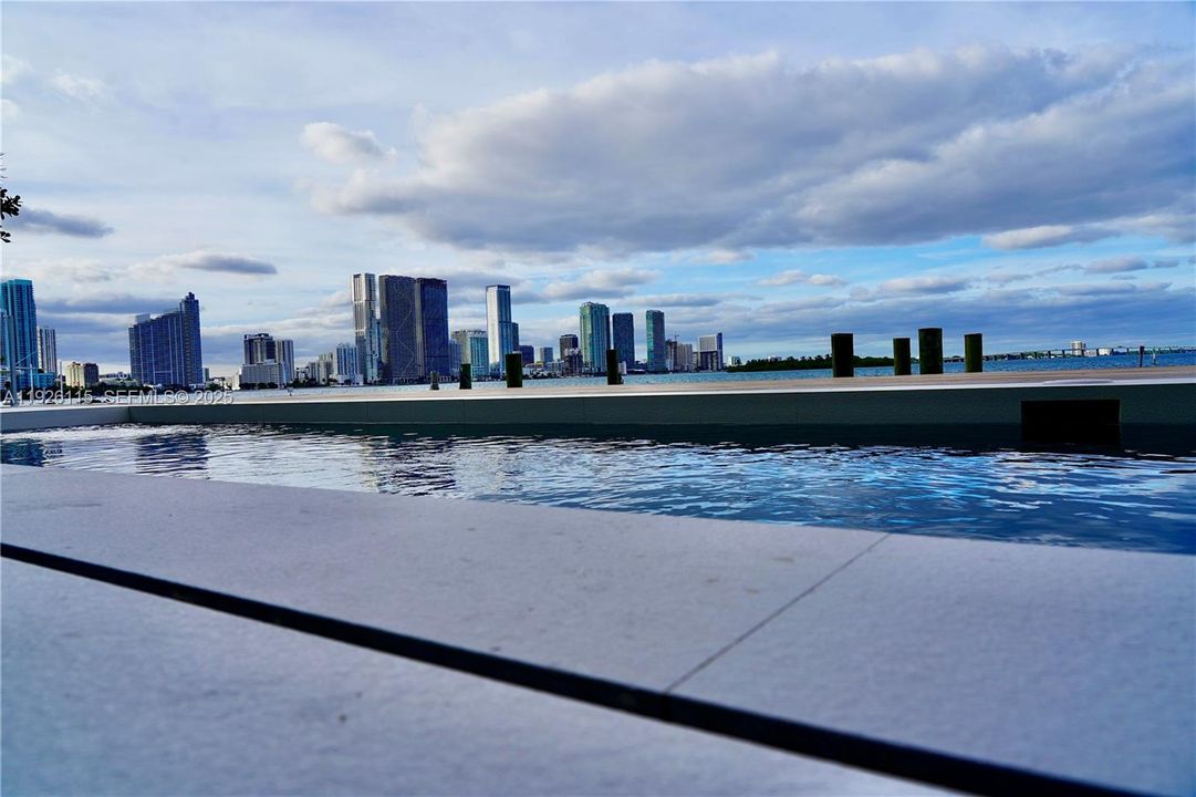 На продажу: $18,990,000 (6 спален, 6 ванн, 6452 Квадратных фут)