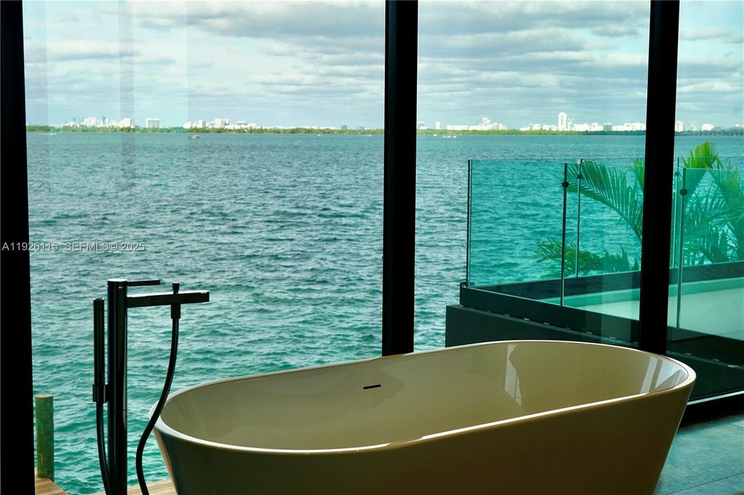 На продажу: $18,990,000 (6 спален, 6 ванн, 6452 Квадратных фут)