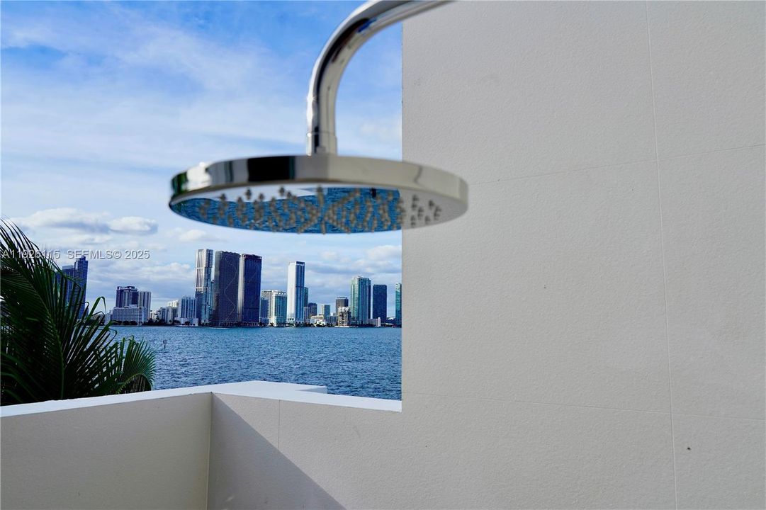 На продажу: $18,990,000 (6 спален, 6 ванн, 6452 Квадратных фут)