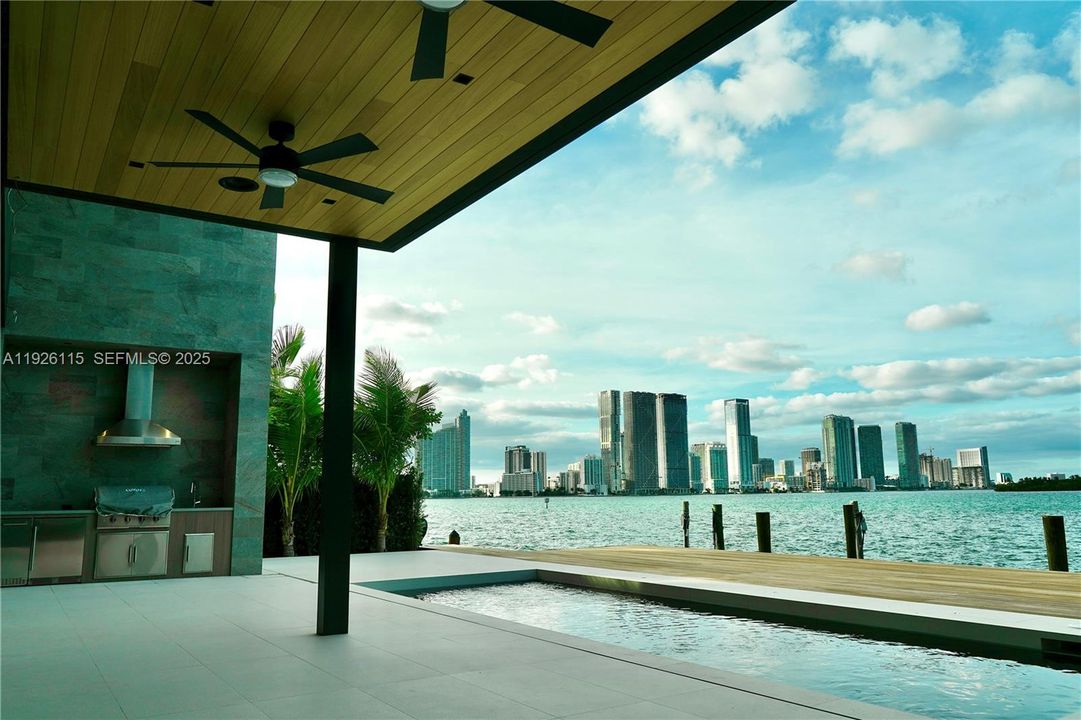 На продажу: $18,990,000 (6 спален, 6 ванн, 6452 Квадратных фут)