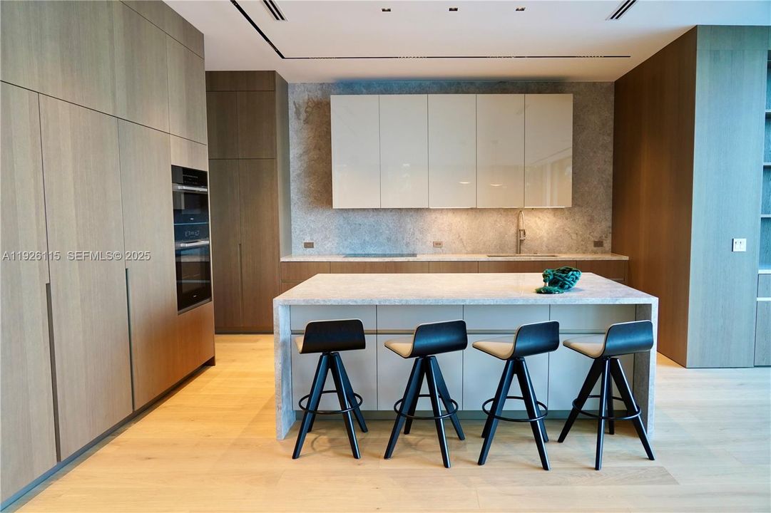 На продажу: $18,990,000 (6 спален, 6 ванн, 6452 Квадратных фут)