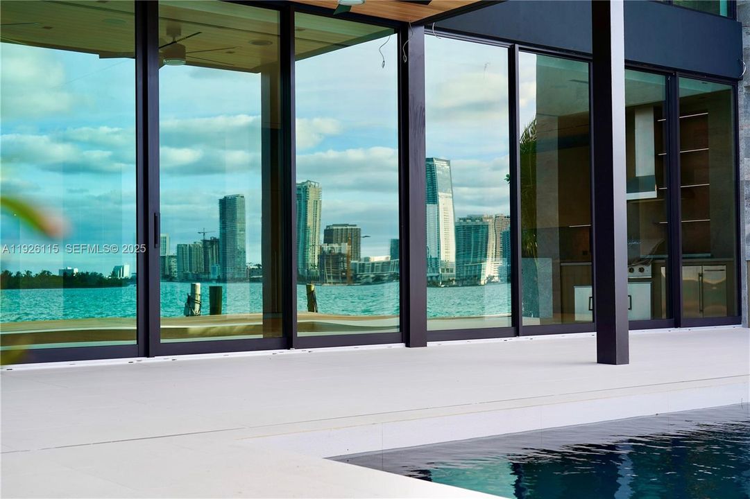 На продажу: $18,990,000 (6 спален, 6 ванн, 6452 Квадратных фут)