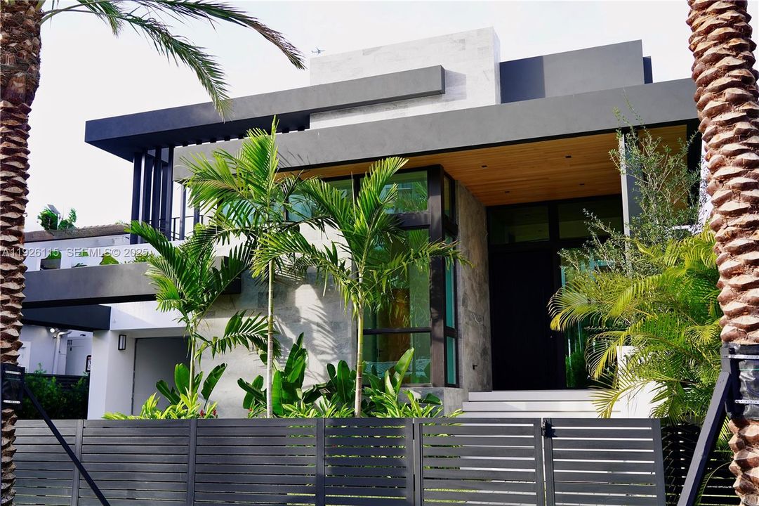 На продажу: $18,990,000 (6 спален, 6 ванн, 6452 Квадратных фут)