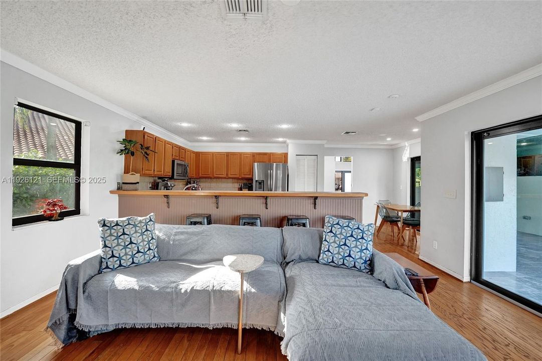 待售: $948,500 (4 贝兹, 2 浴室, 2482 平方英尺)