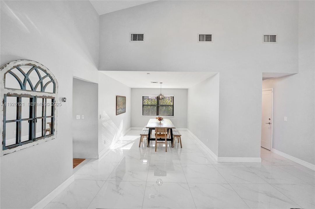 待售: $948,500 (4 贝兹, 2 浴室, 2482 平方英尺)