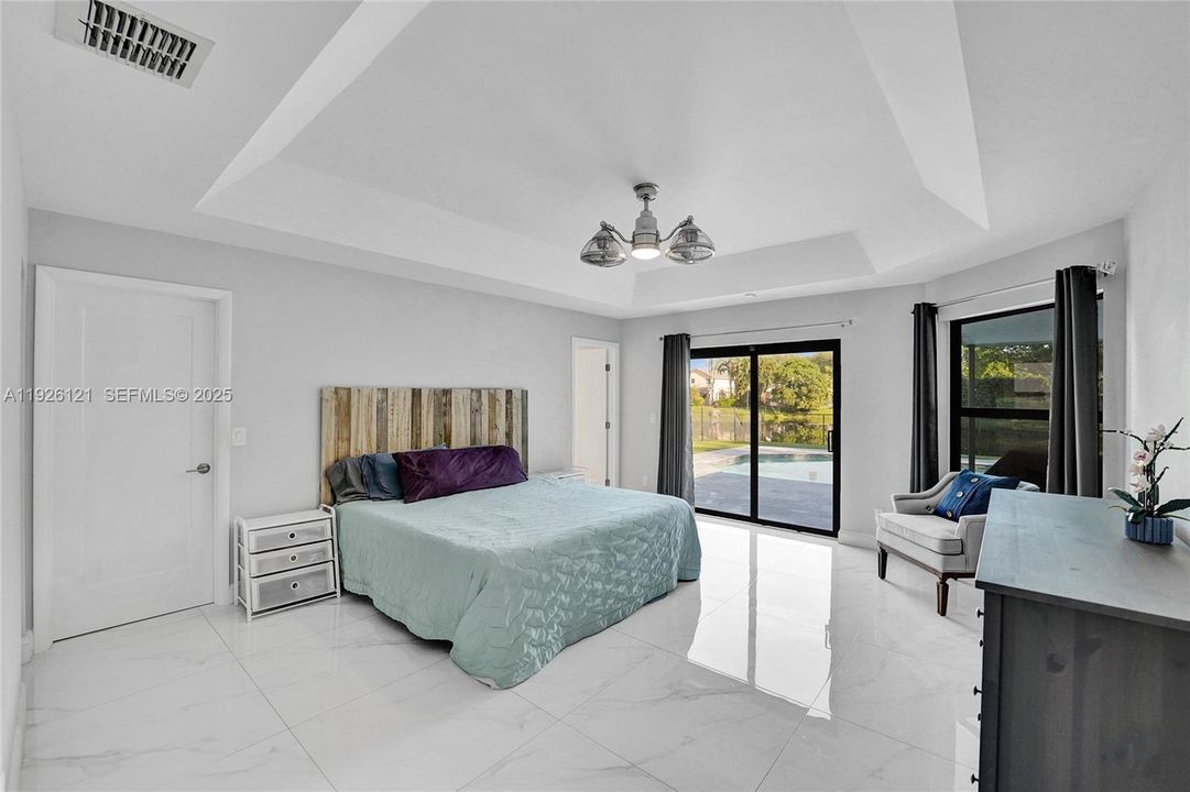 待售: $948,500 (4 贝兹, 2 浴室, 2482 平方英尺)