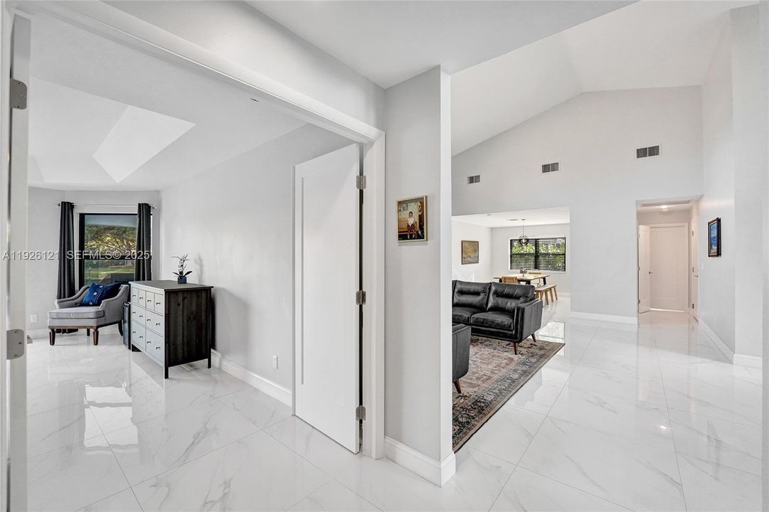 待售: $948,500 (4 贝兹, 2 浴室, 2482 平方英尺)