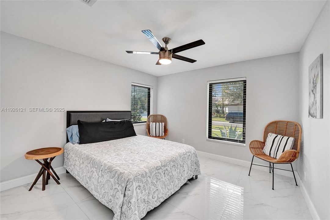 待售: $948,500 (4 贝兹, 2 浴室, 2482 平方英尺)