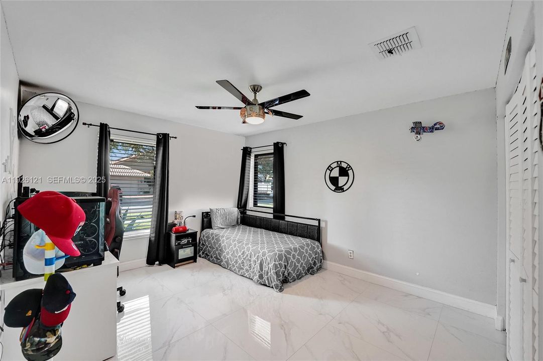 待售: $948,500 (4 贝兹, 2 浴室, 2482 平方英尺)