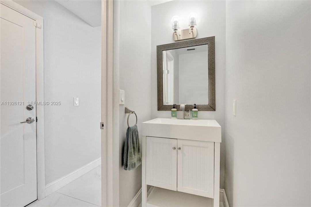 待售: $948,500 (4 贝兹, 2 浴室, 2482 平方英尺)