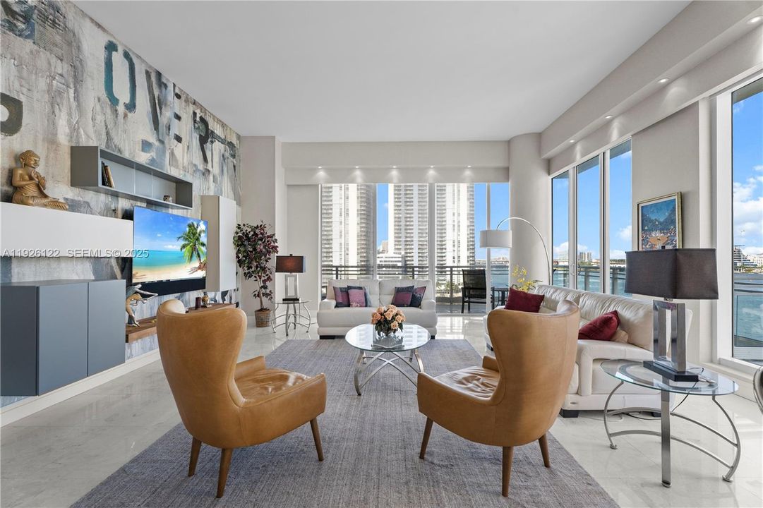 待售: $2,900,000 (2 贝兹, 2 浴室, 2377 平方英尺)