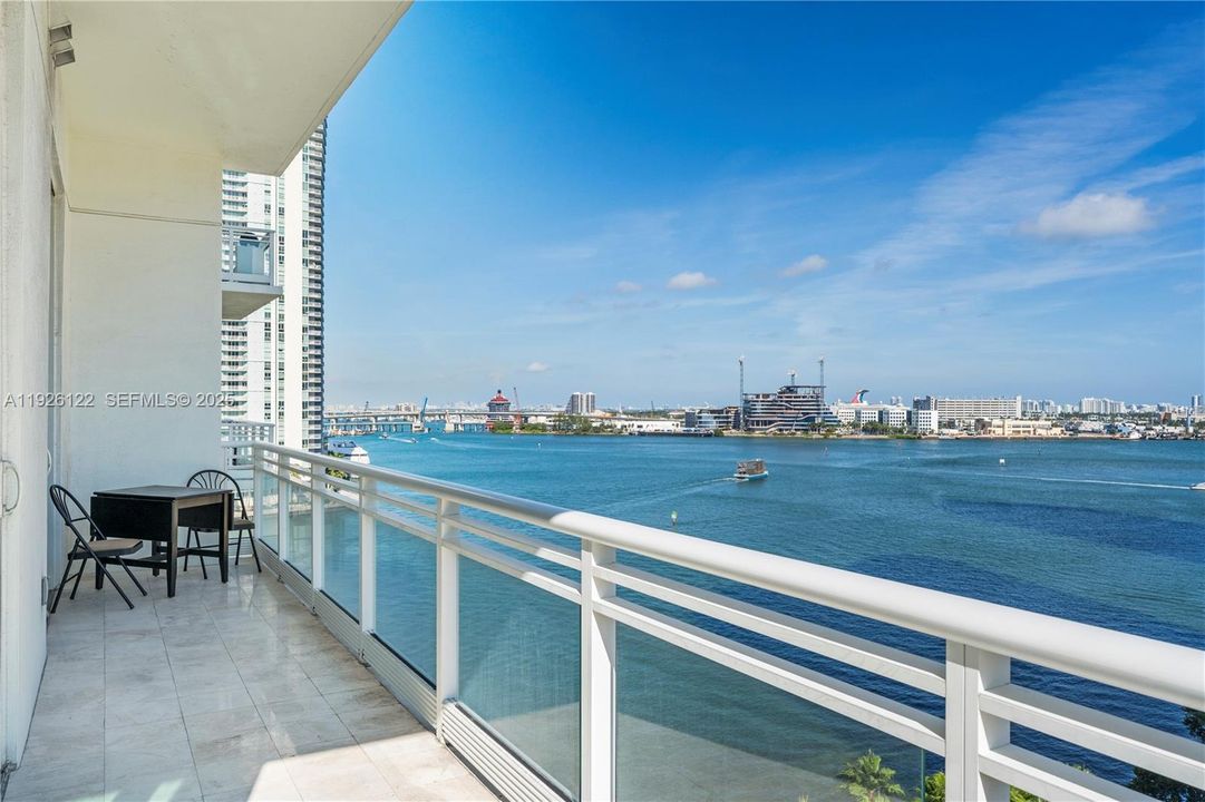 待售: $2,900,000 (2 贝兹, 2 浴室, 2377 平方英尺)