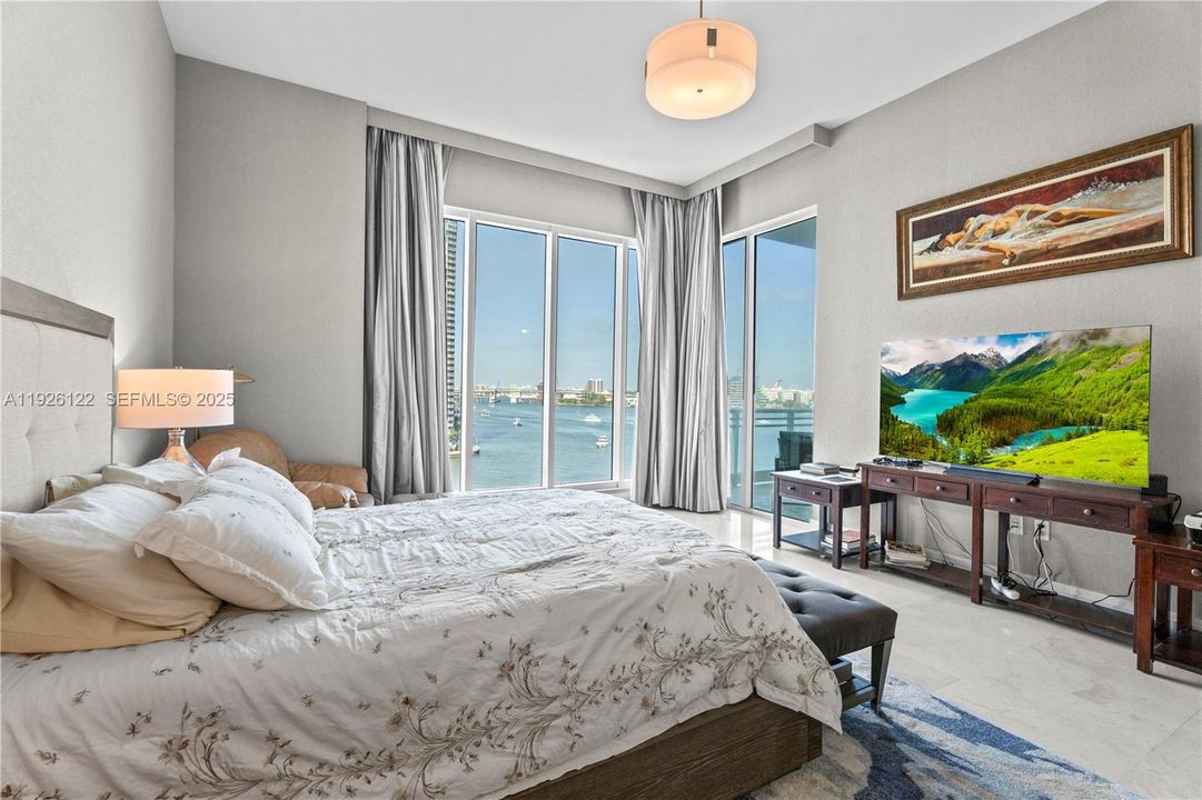 待售: $2,900,000 (2 贝兹, 2 浴室, 2377 平方英尺)