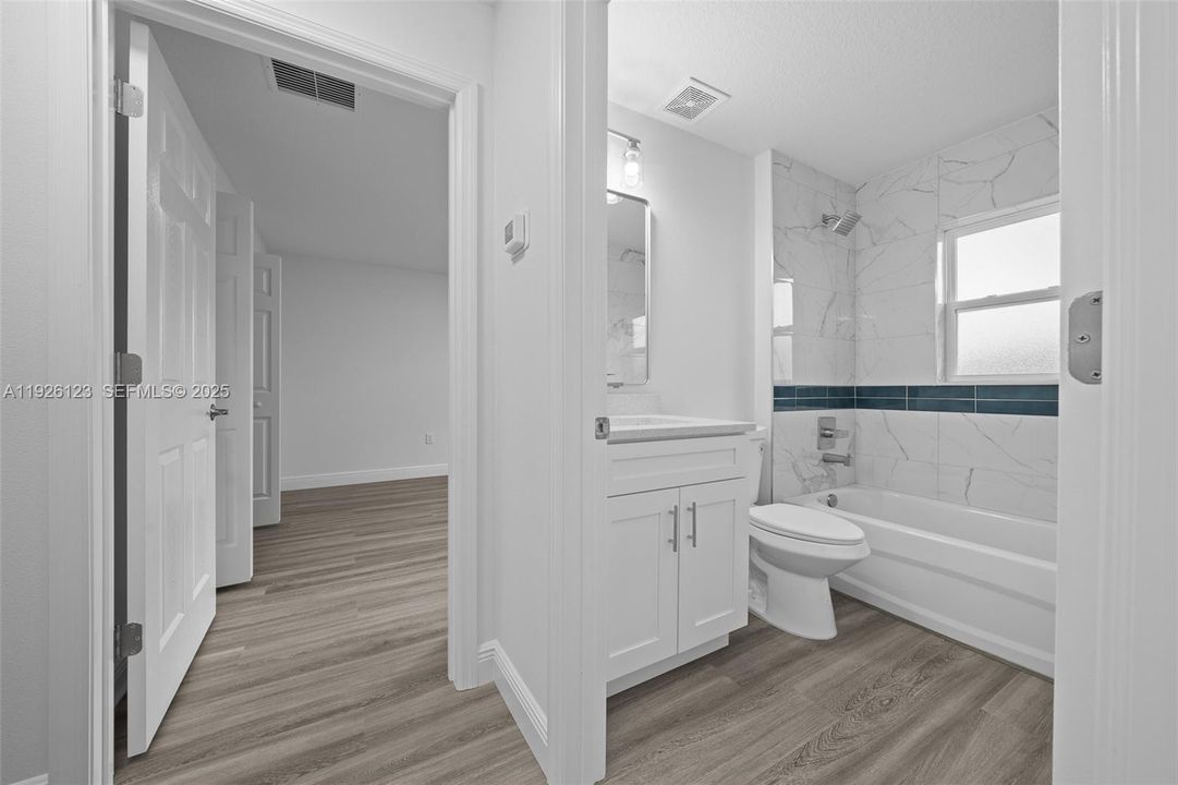 На продажу: $0 (3 спален, 2 ванн, 1484 Квадратных фут)