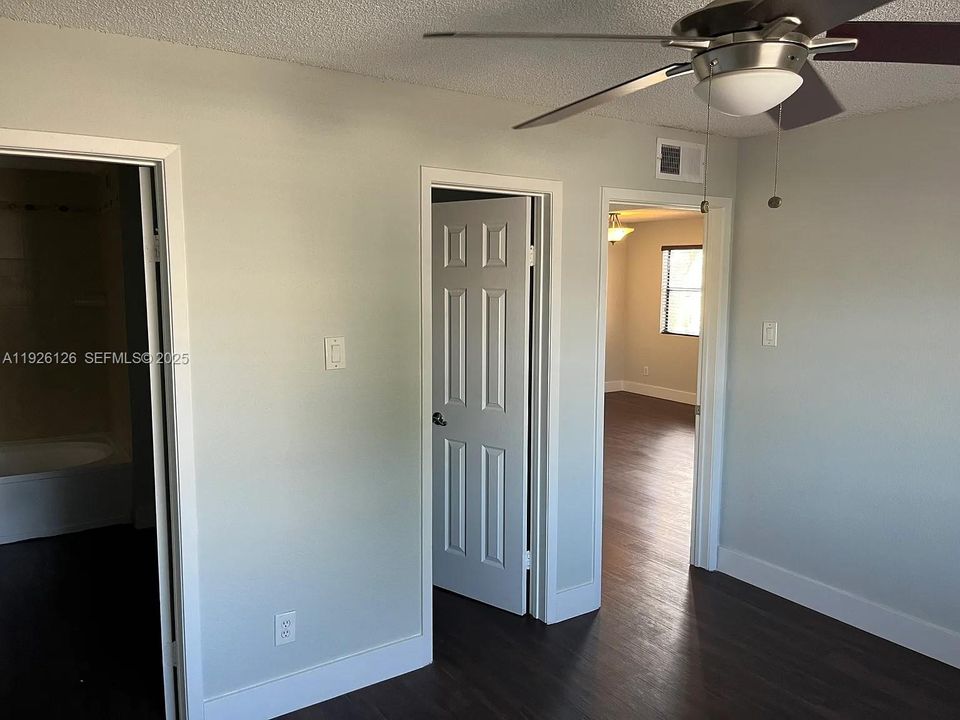 For Rent: $2,300 (2 beds, 2 baths, 1090 Square Feet)