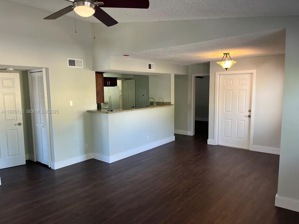 For Rent: $2,300 (2 beds, 2 baths, 1090 Square Feet)