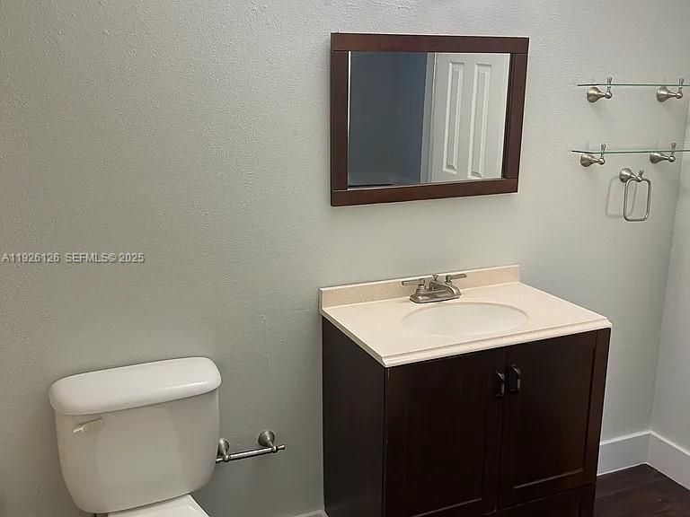 For Rent: $2,300 (2 beds, 2 baths, 1090 Square Feet)