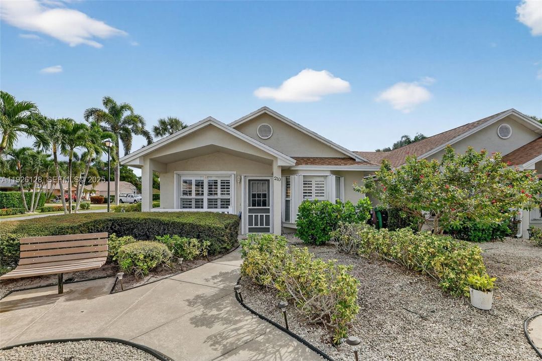 В аренду: $1,900 (2 спален, 2 ванн, 1037 Квадратных фут)