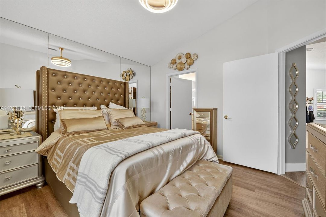 В аренду: $1,900 (2 спален, 2 ванн, 1037 Квадратных фут)