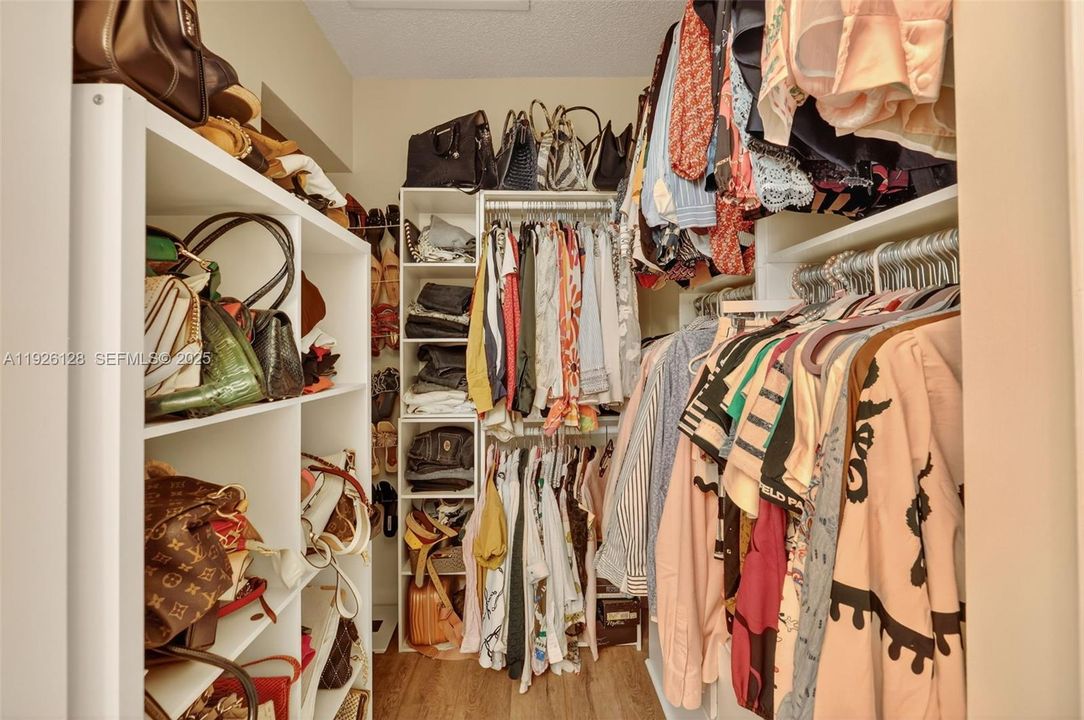 В аренду: $1,900 (2 спален, 2 ванн, 1037 Квадратных фут)